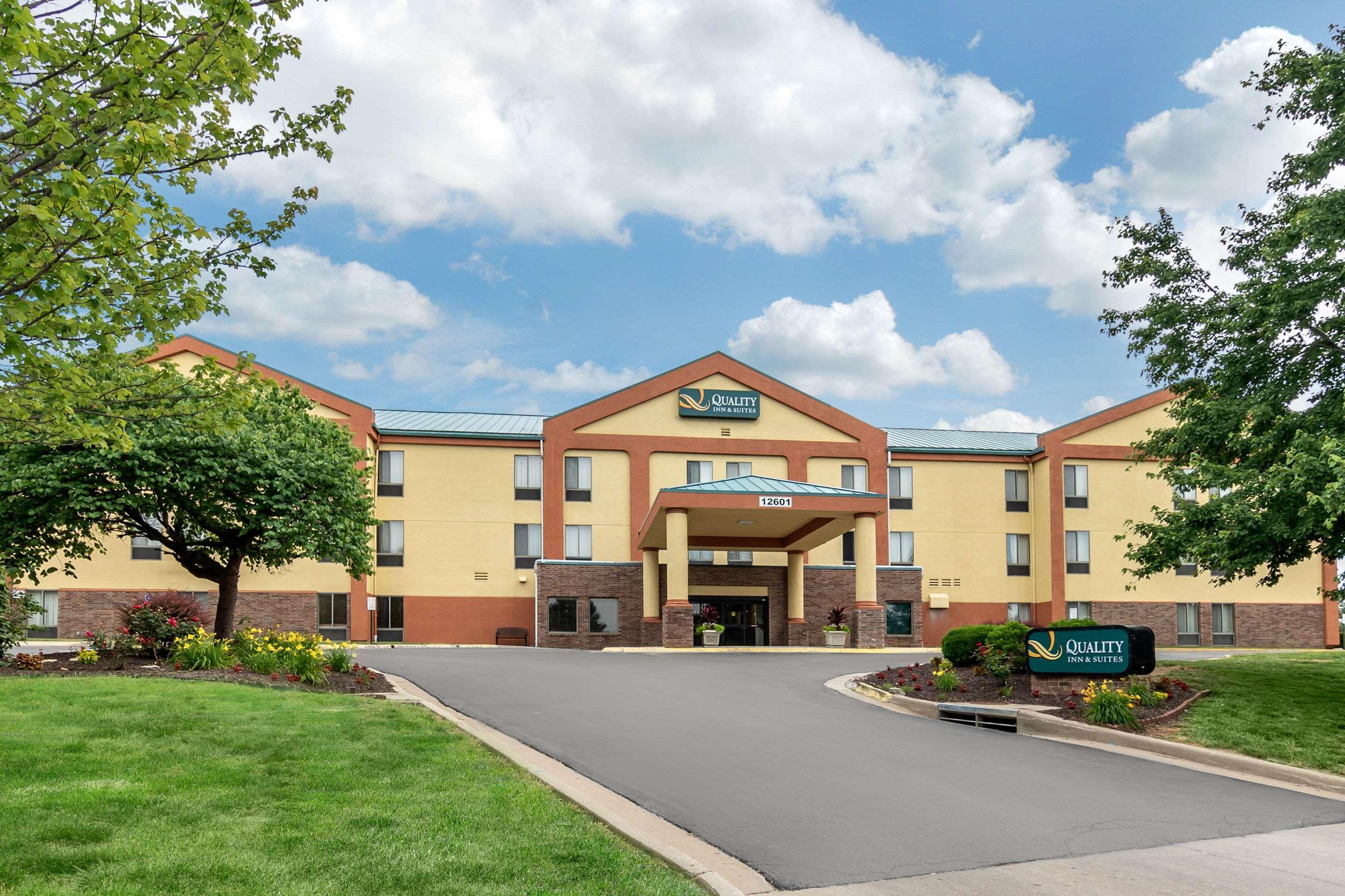 Quality Inn & Suites Lenexa Kansas City Exterior photo